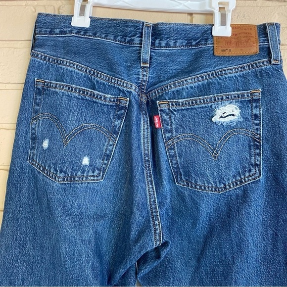 Levis 501 Straight Button Fly Jeans Womens Tag 28 X 28 Denim Distressed Med Wash - Picture 5 of 9